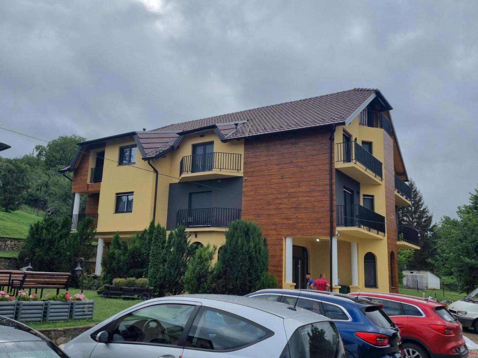 Vila K2 Vrdnik Luaran gambar