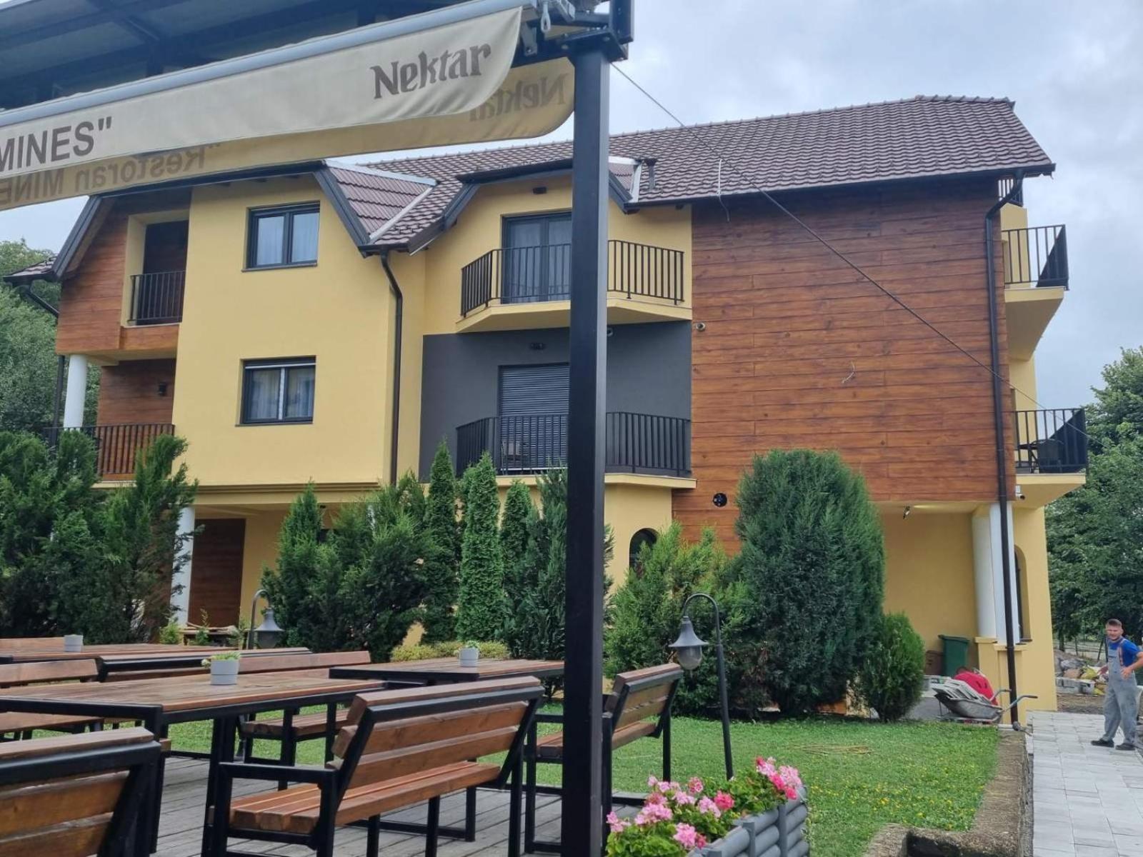 Vila K2 Vrdnik Luaran gambar